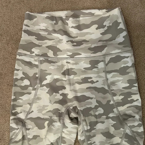 Aerie chill play move camouflage leggings size small white and gray - Picture 2 of 7